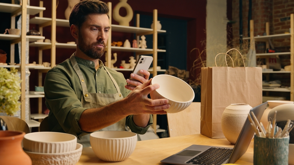 Can I sell online without a business license in the UAE?